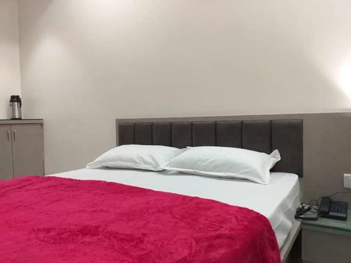 Hotel Diamond Castle Pāli Zewnętrze zdjęcie